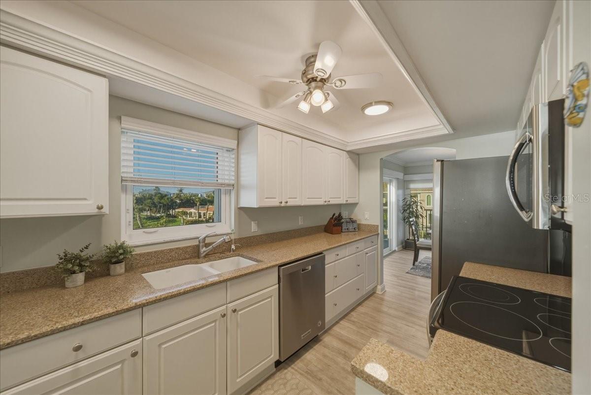 Image 22 of 77 For 633 Alhambra Road 301