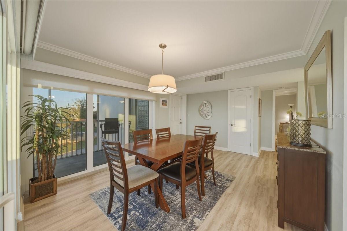 Image 26 of 77 For 633 Alhambra Road 301