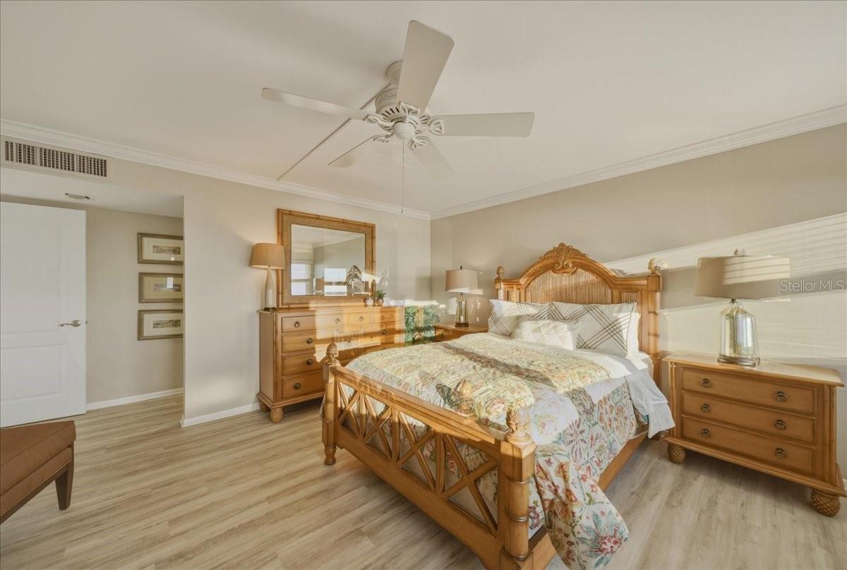 Image 35 of 77 For 633 Alhambra Road 301