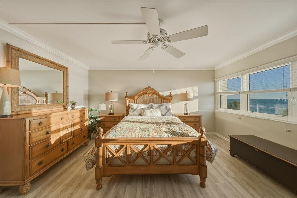 Image 36 of 77 For 633 Alhambra Road 301