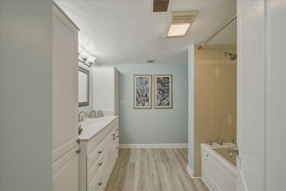 Image 41 of 77 For 633 Alhambra Road 301