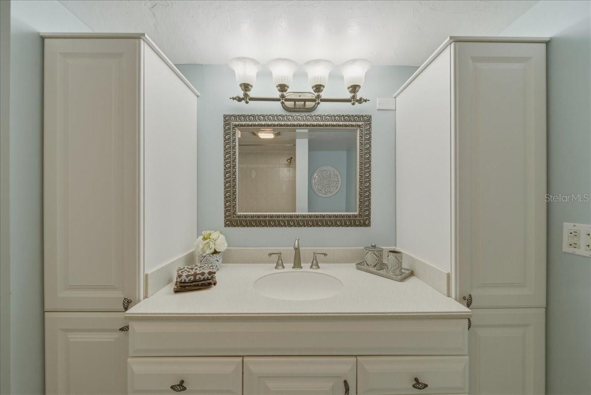 Image 43 of 77 For 633 Alhambra Road 301