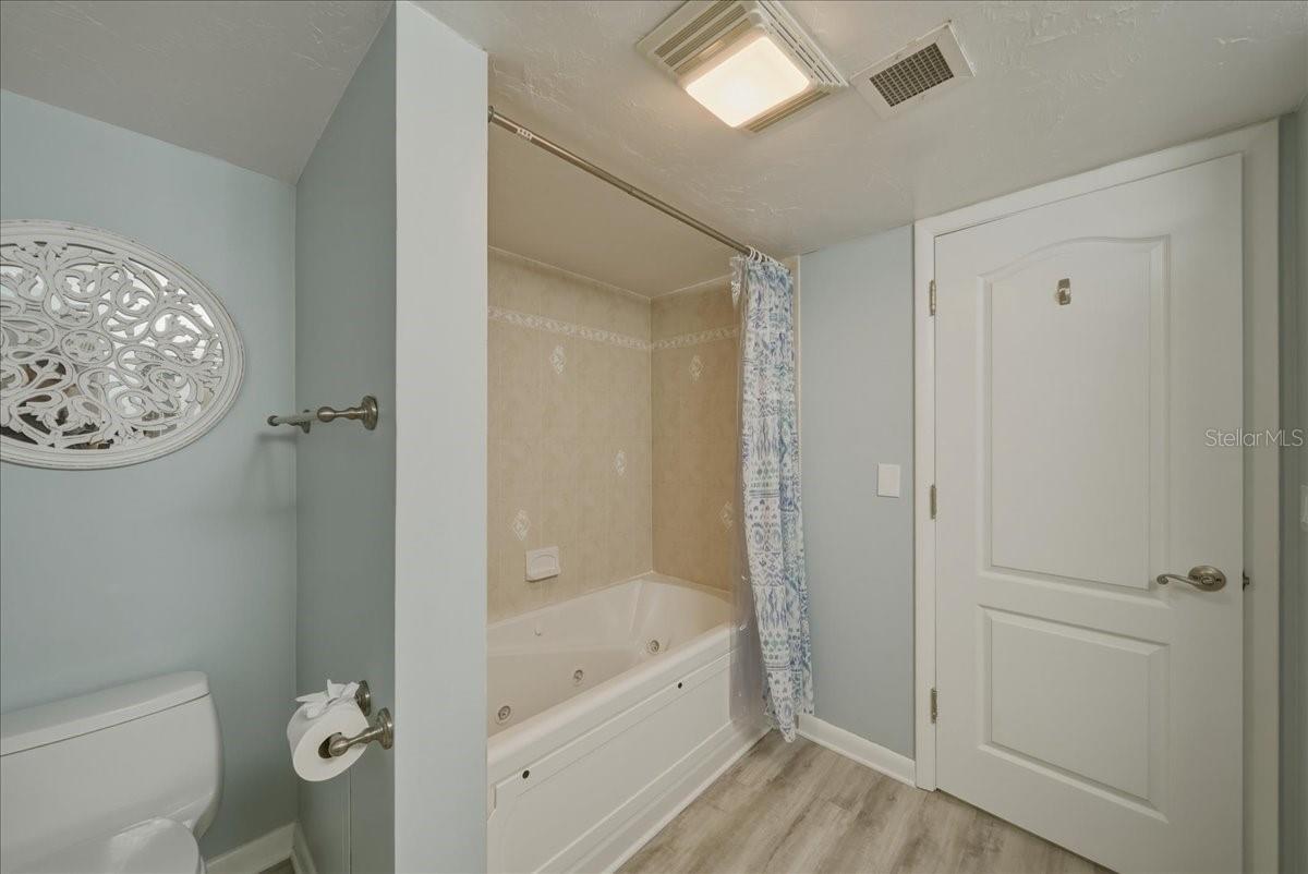 Image 45 of 77 For 633 Alhambra Road 301