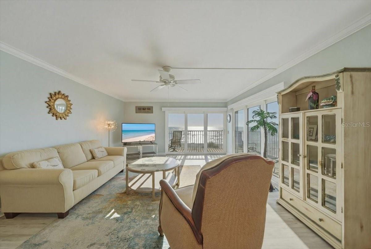 Image 7 of 77 For 633 Alhambra Road 301