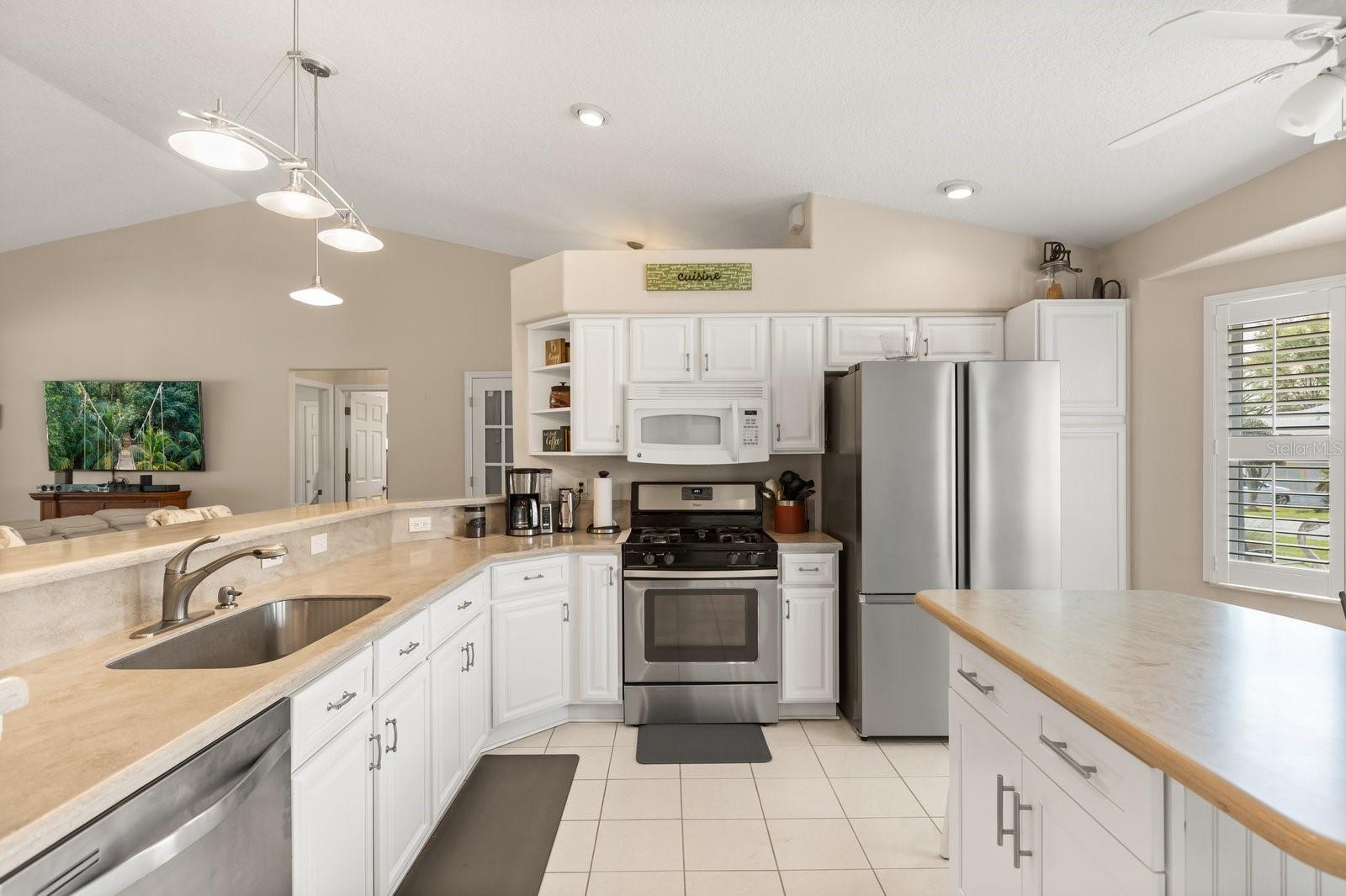 Image 10 of 30 For 21127 Royal St Georges Lane