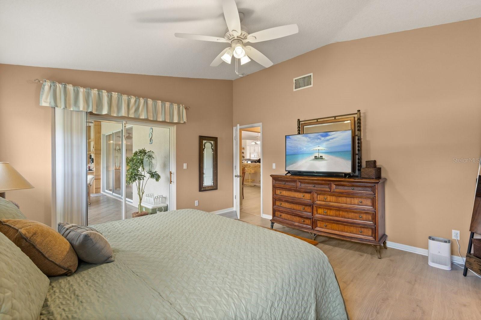 Image 18 of 30 For 21127 Royal St Georges Lane