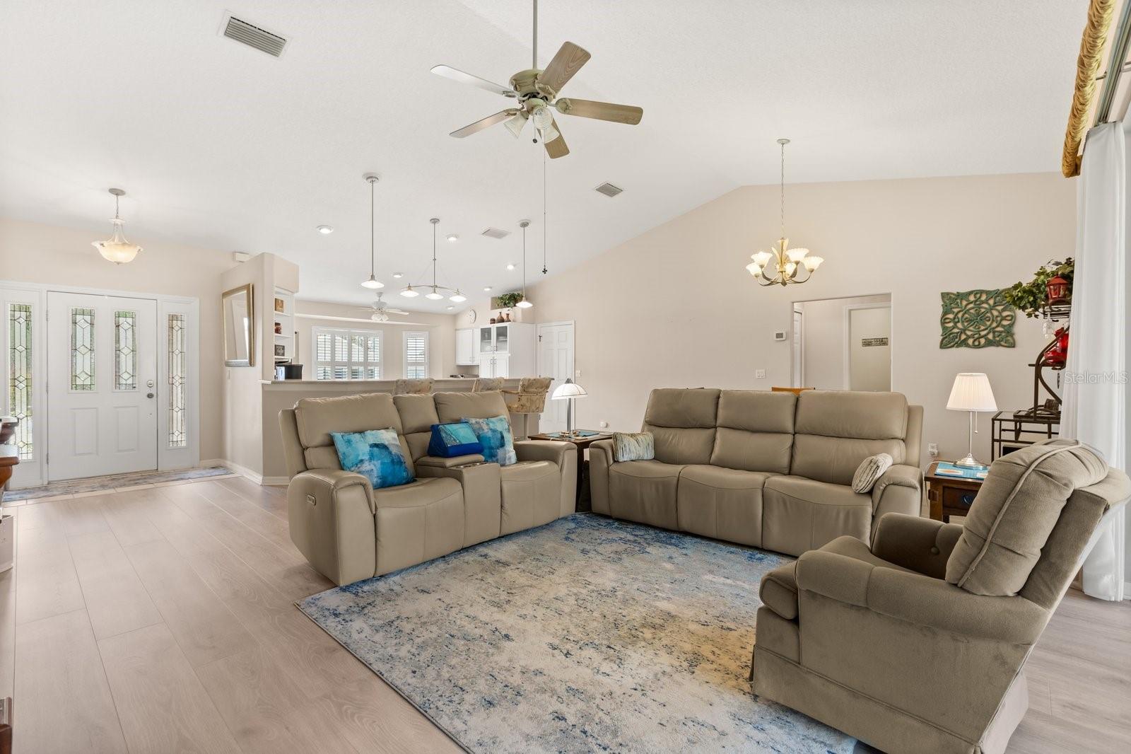 Image 4 of 30 For 21127 Royal St Georges Lane