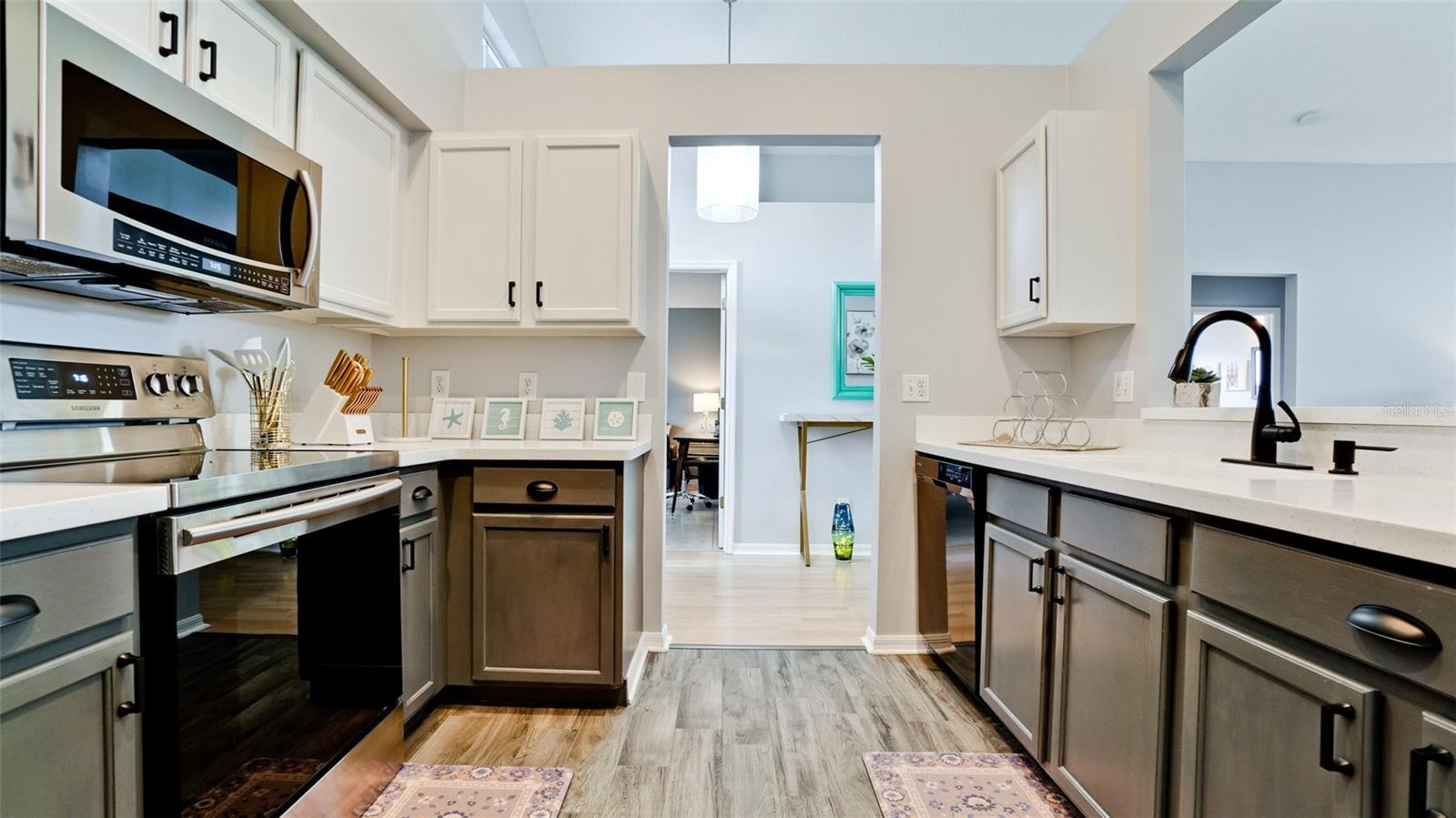 Image 14 of 76 For 4584 Runabout Way