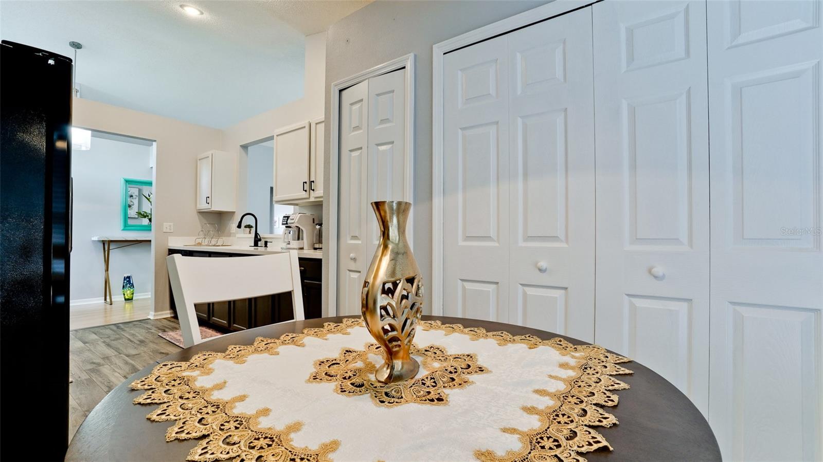 Image 15 of 76 For 4584 Runabout Way