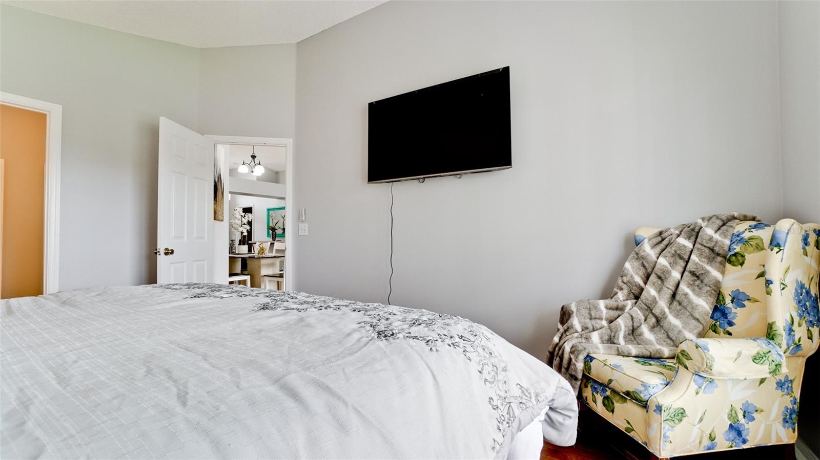 Image 17 of 76 For 4584 Runabout Way