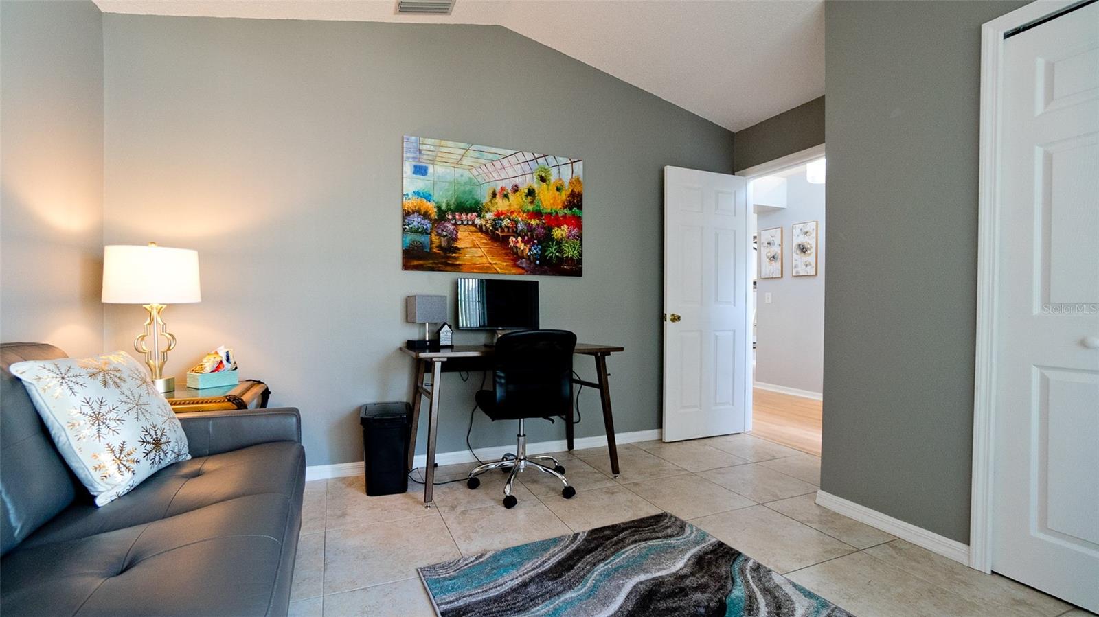 Image 37 of 76 For 4584 Runabout Way