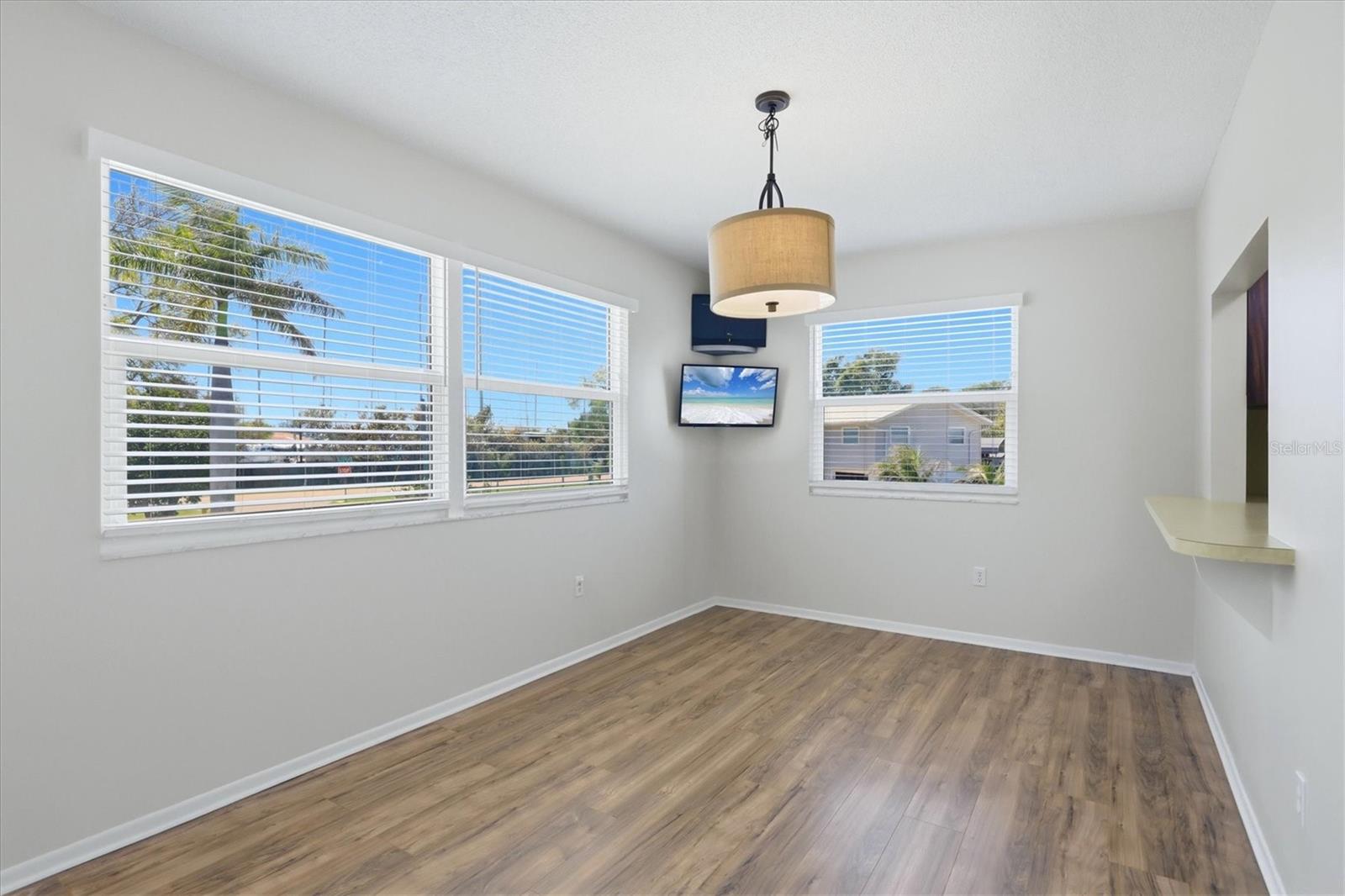 Image 28 of 59 For 1312 51st Avenue Drive W