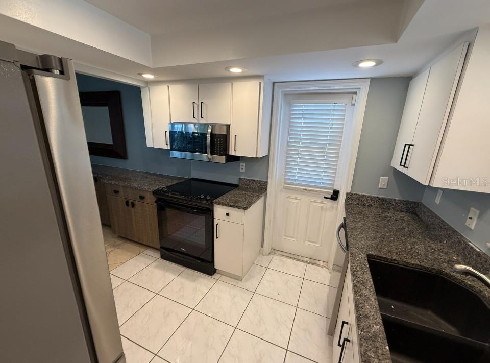 Image 11 of 23 For 5835 Tidewood Avenue 16