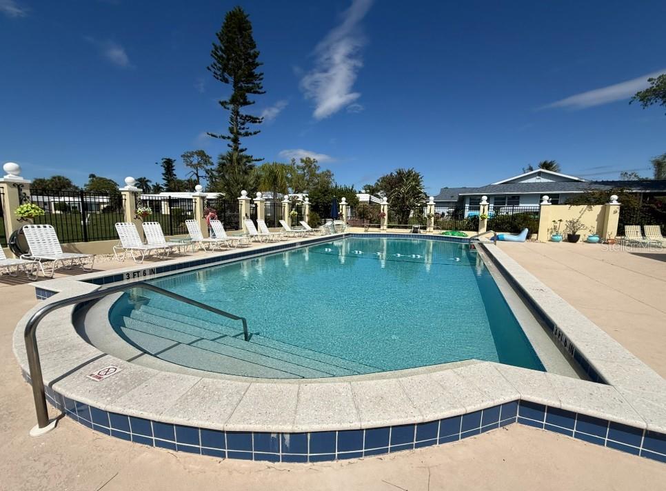 Image 2 of 23 For 5835 Tidewood Avenue 16