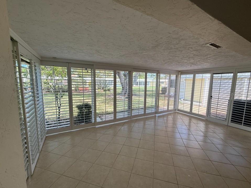 Image 8 of 23 For 5835 Tidewood Avenue 16