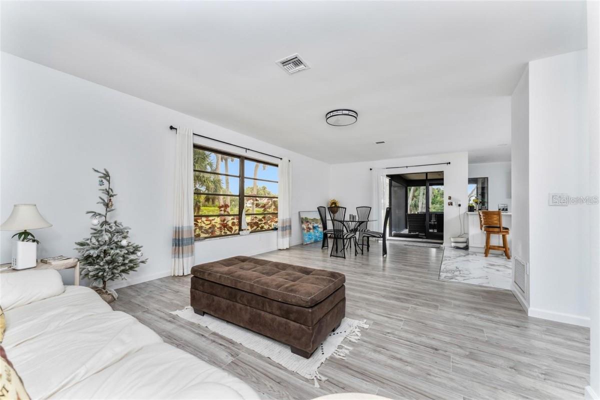 Image 13 of 24 For 880 Van Gogh Road