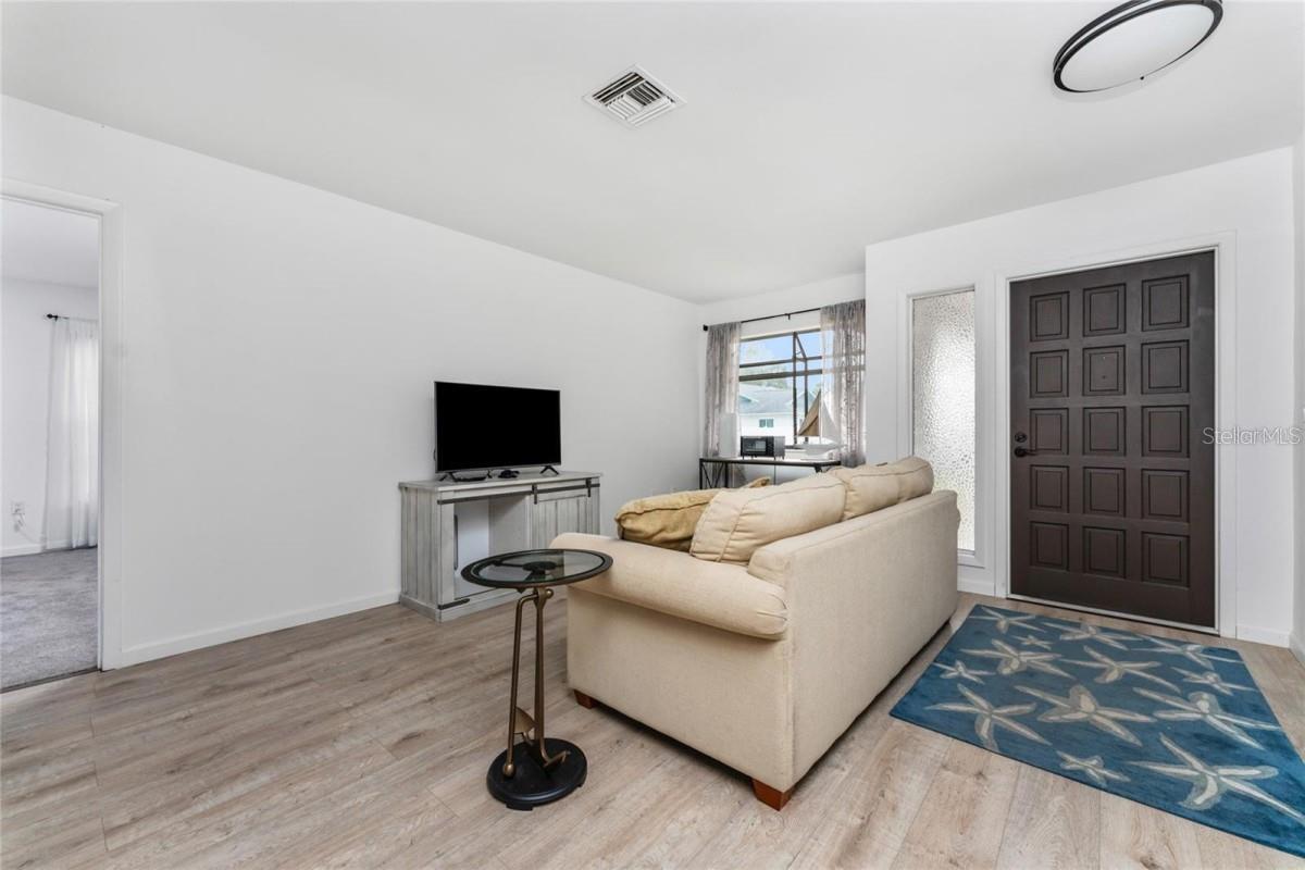 Image 15 of 24 For 880 Van Gogh Road