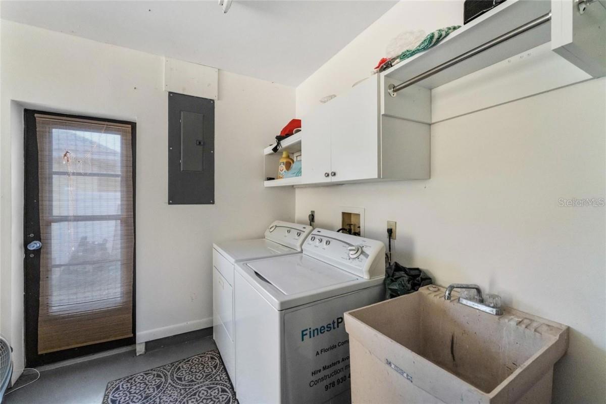 Image 16 of 24 For 880 Van Gogh Road