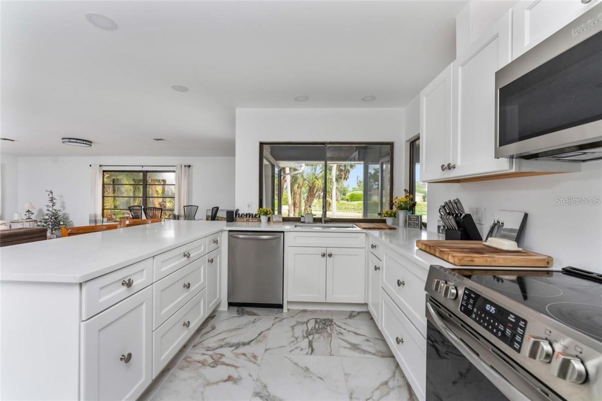 Image 18 of 24 For 880 Van Gogh Road