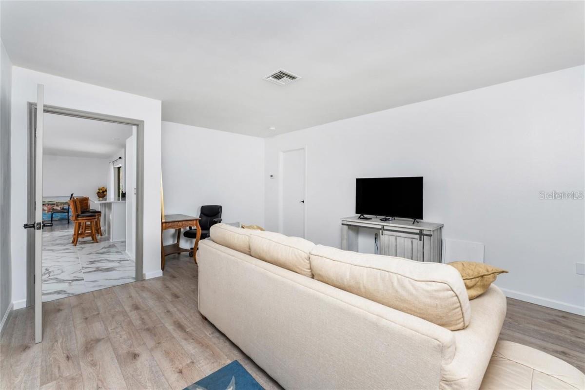 Image 20 of 24 For 880 Van Gogh Road