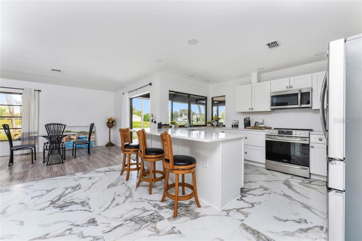 Image 22 of 24 For 880 Van Gogh Road