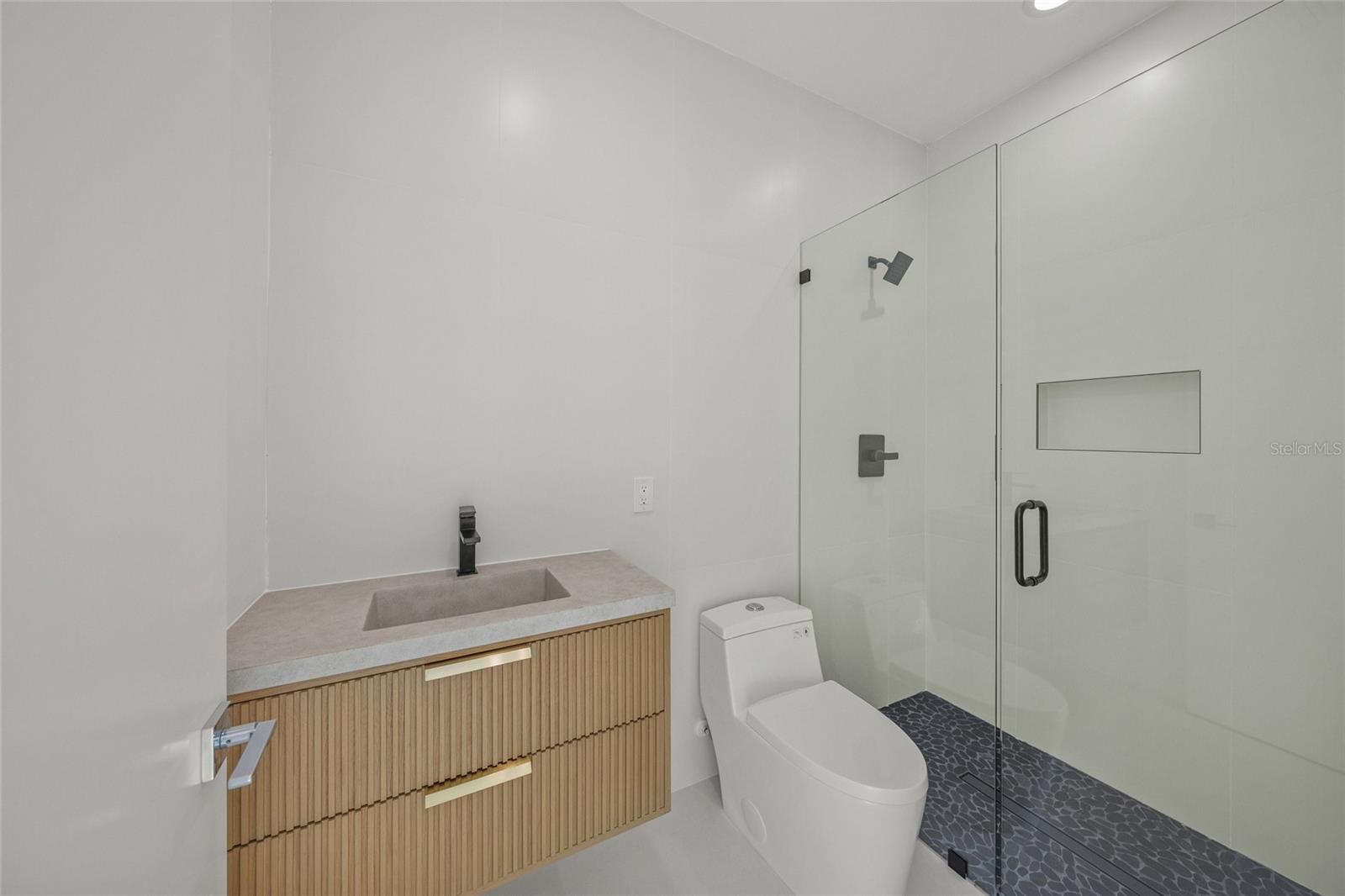 Image 34 of 77 For 3500 Bay Shore Road