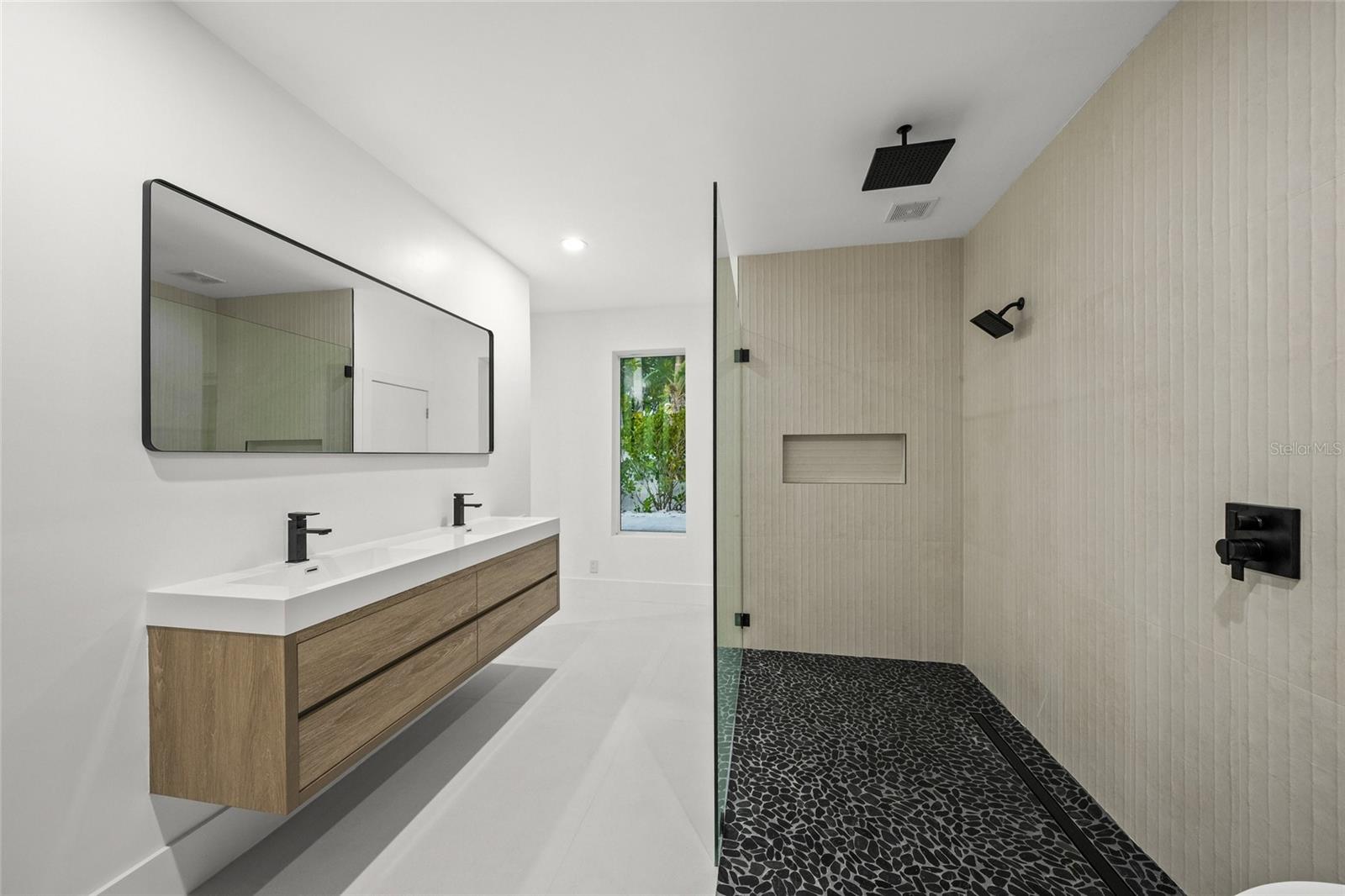 Image 44 of 77 For 3500 Bay Shore Road