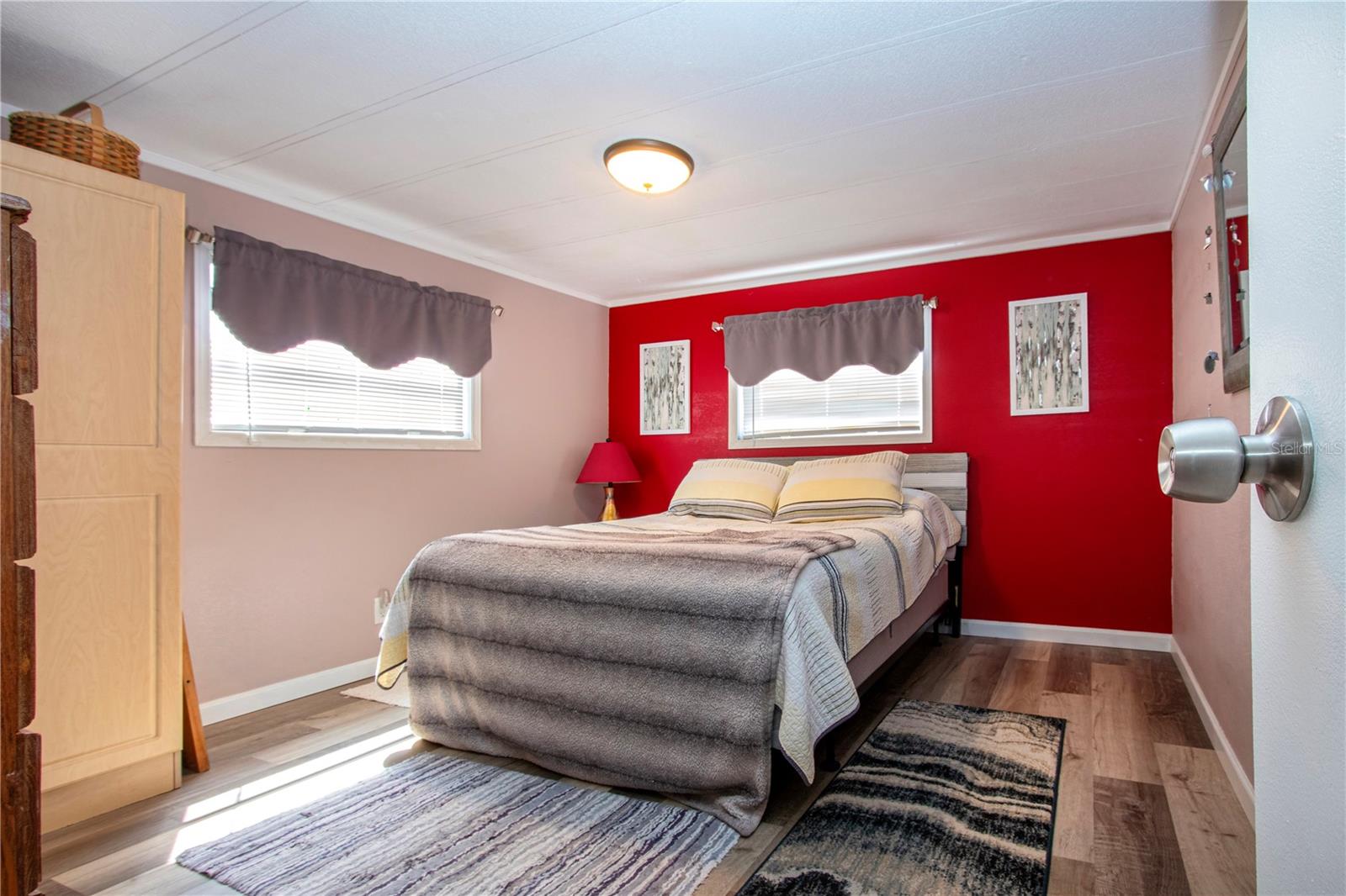 Image 28 of 57 For 420 49th Street E 83