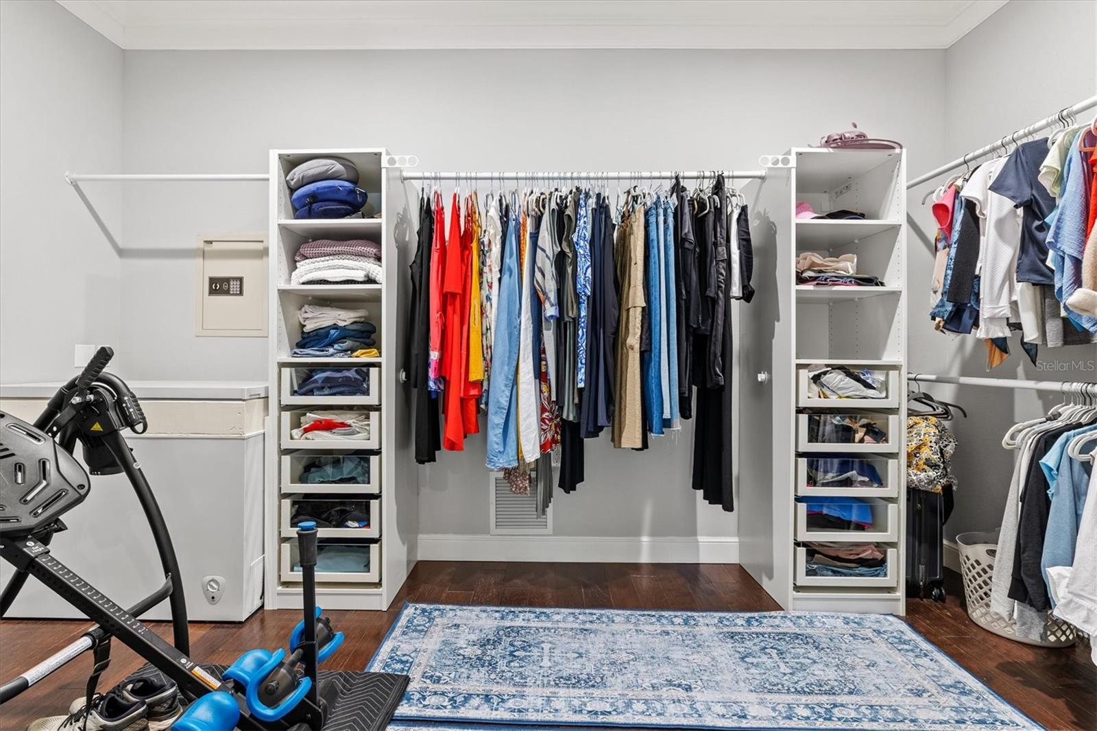 Image 23 of 75 For 7305 Links Court