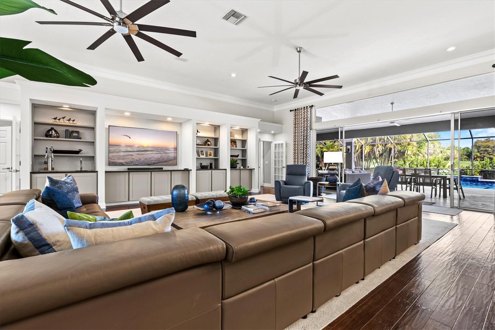 Image 8 of 75 For 7305 Links Court