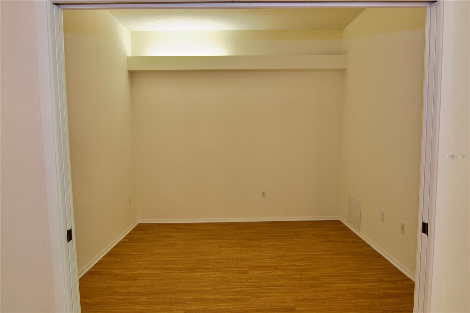 Image 12 of 42 For 4172 Marseilles Avenue 3255