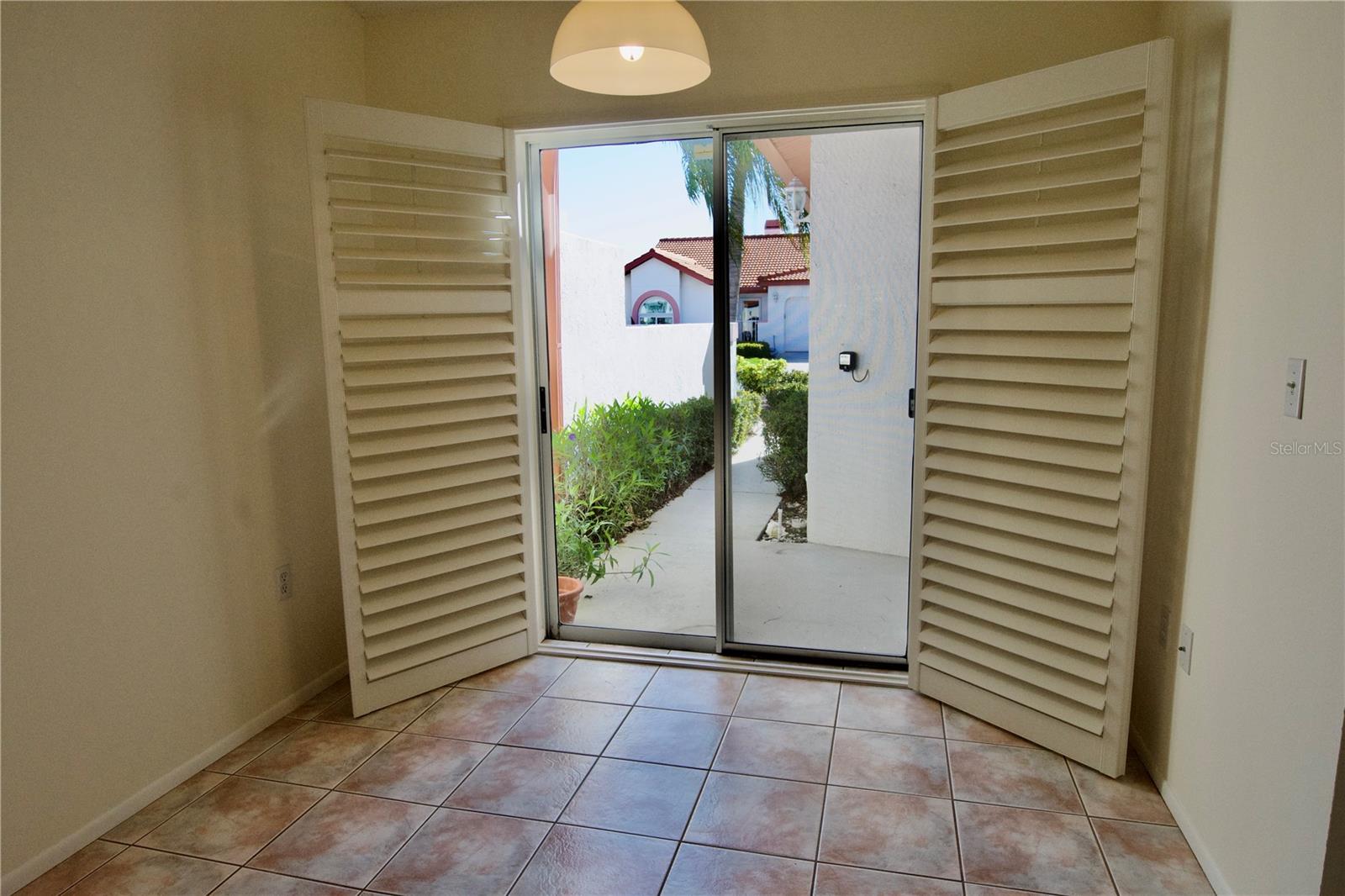 Image 15 of 42 For 4172 Marseilles Avenue 3255