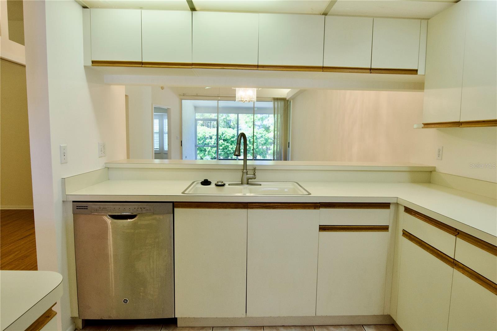 Image 17 of 42 For 4172 Marseilles Avenue 3255