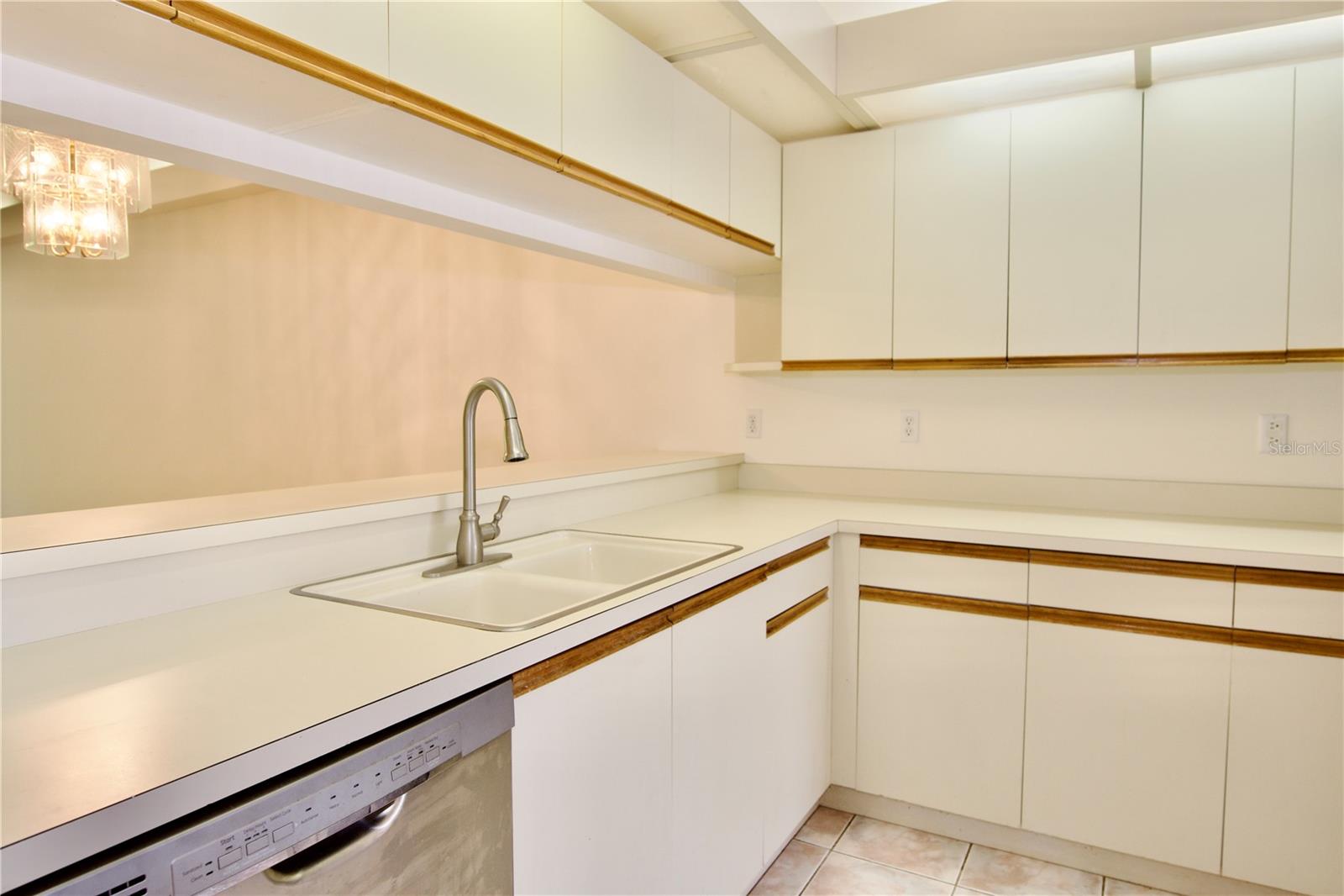 Image 18 of 42 For 4172 Marseilles Avenue 3255