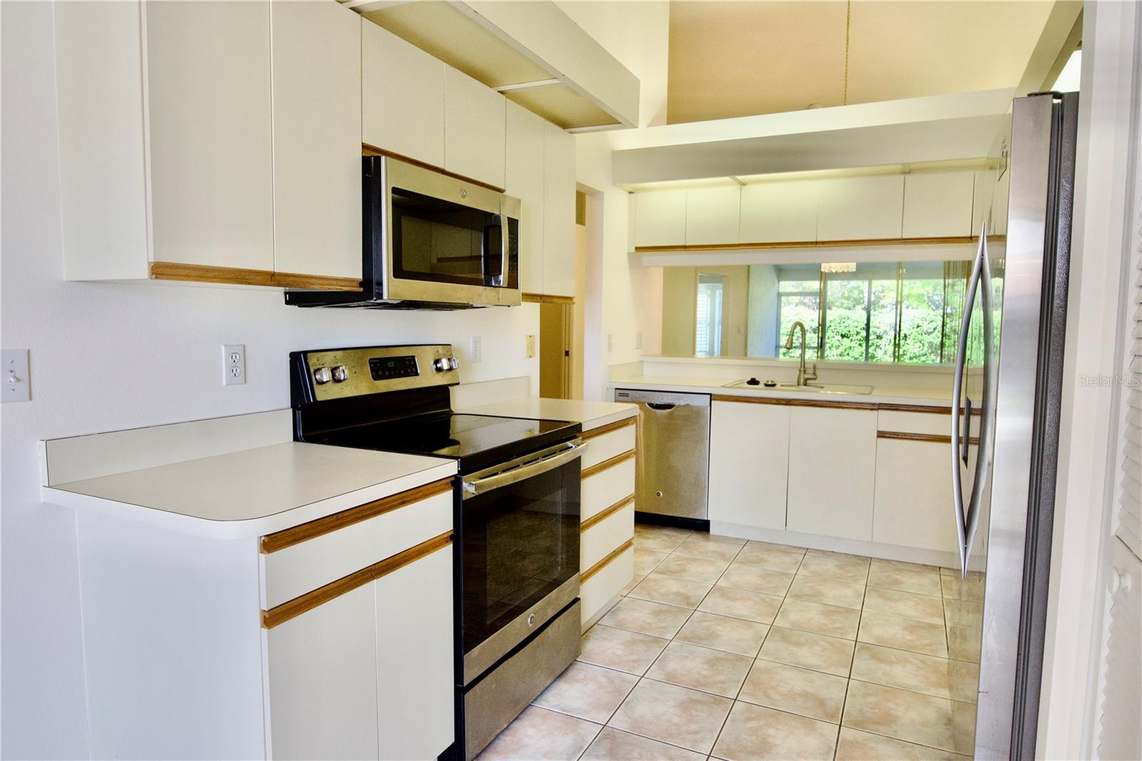 Image 22 of 42 For 4172 Marseilles Avenue 3255