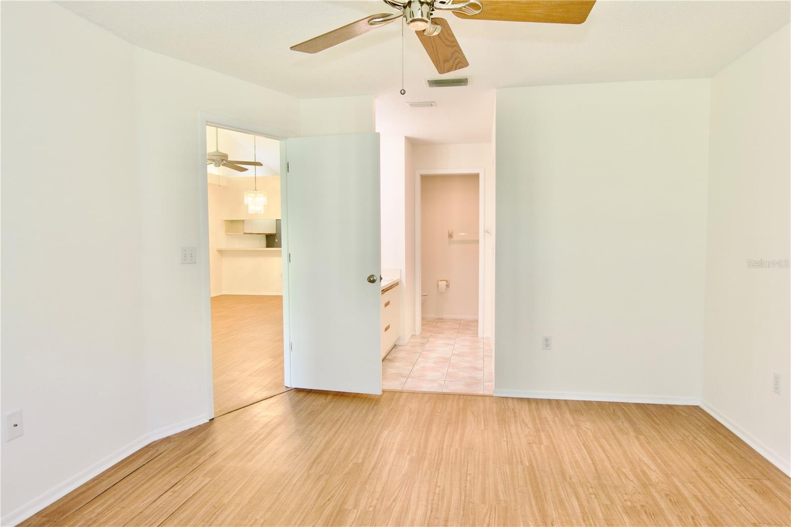 Image 25 of 42 For 4172 Marseilles Avenue 3255