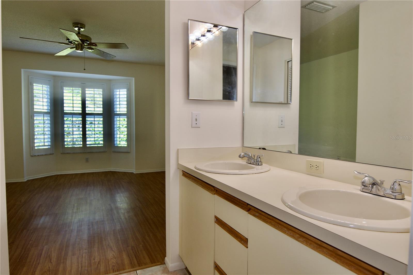 Image 26 of 42 For 4172 Marseilles Avenue 3255