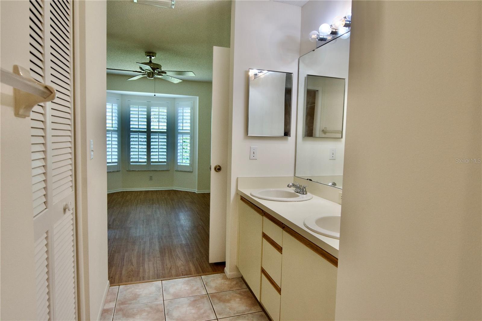 Image 28 of 42 For 4172 Marseilles Avenue 3255