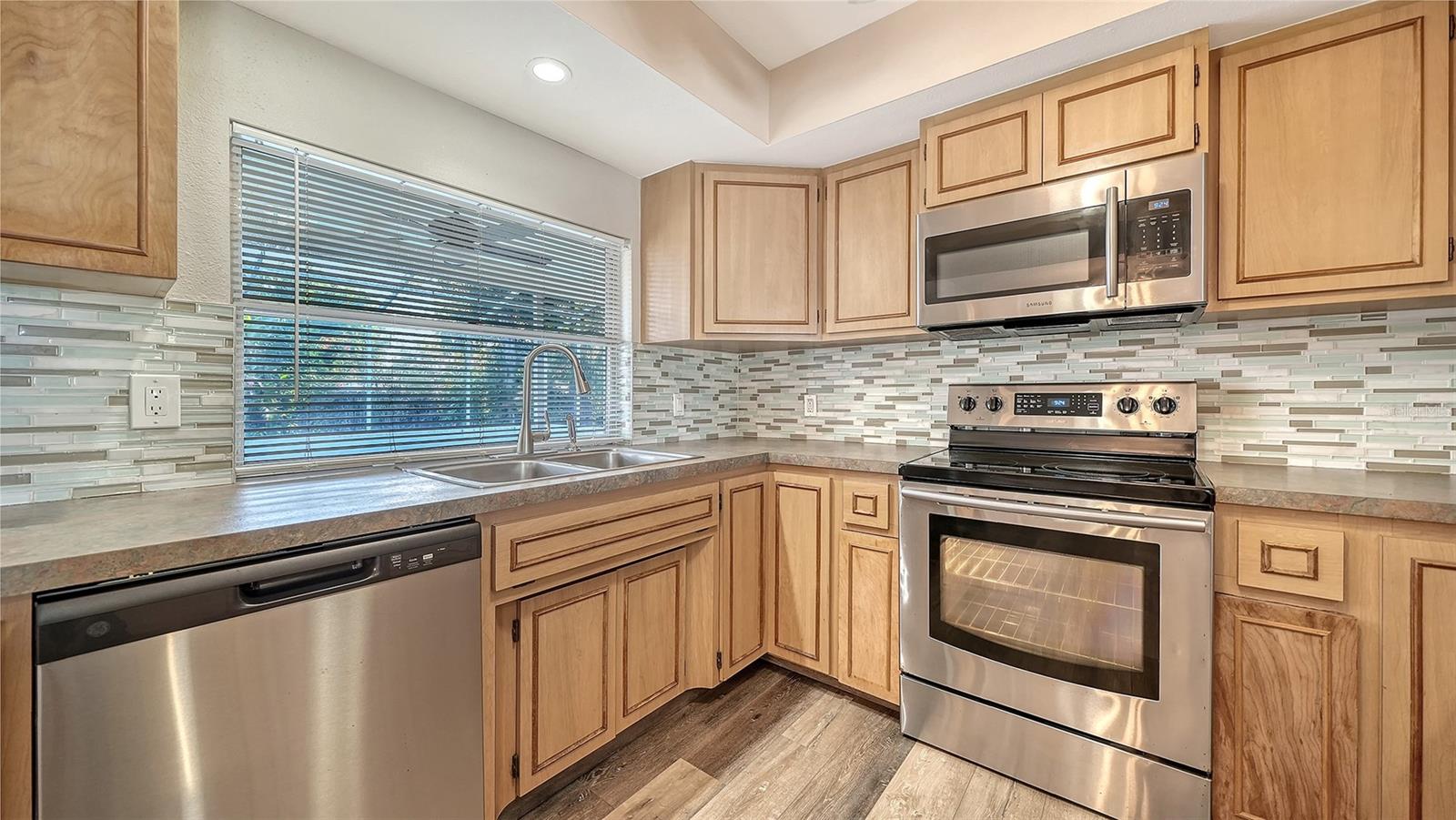 Image 15 of 39 For 3005 Lockwood Terrace