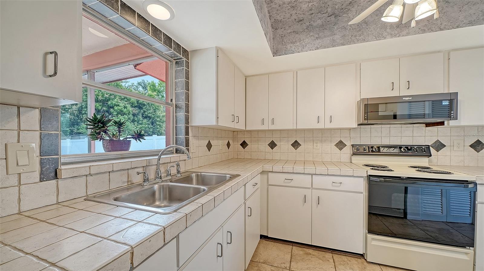 Image 9 of 27 For 2839 Riviera Drive