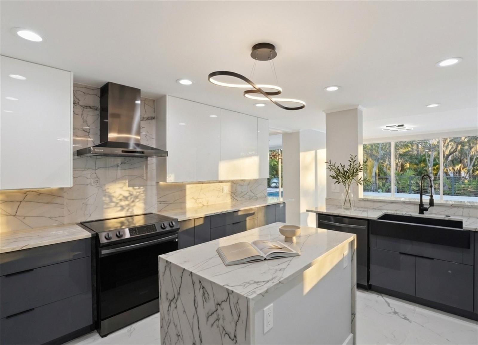 Image 11 of 55 For 4942 Hubner Circle