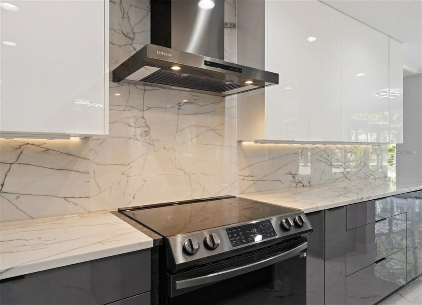 Image 14 of 55 For 4942 Hubner Circle