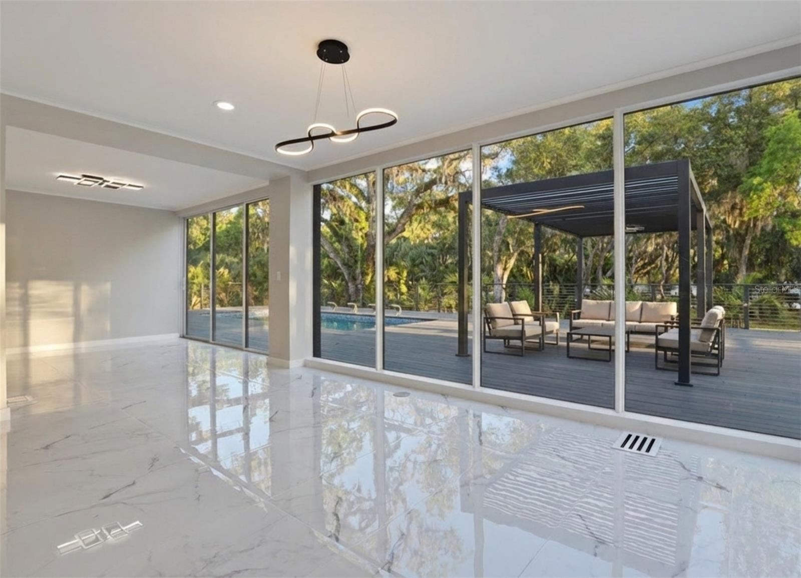 Image 16 of 55 For 4942 Hubner Circle