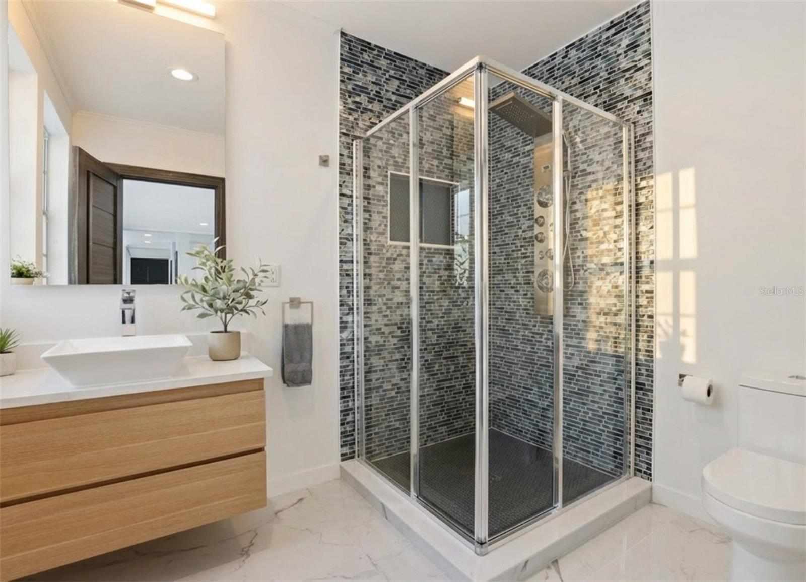 Image 19 of 55 For 4942 Hubner Circle