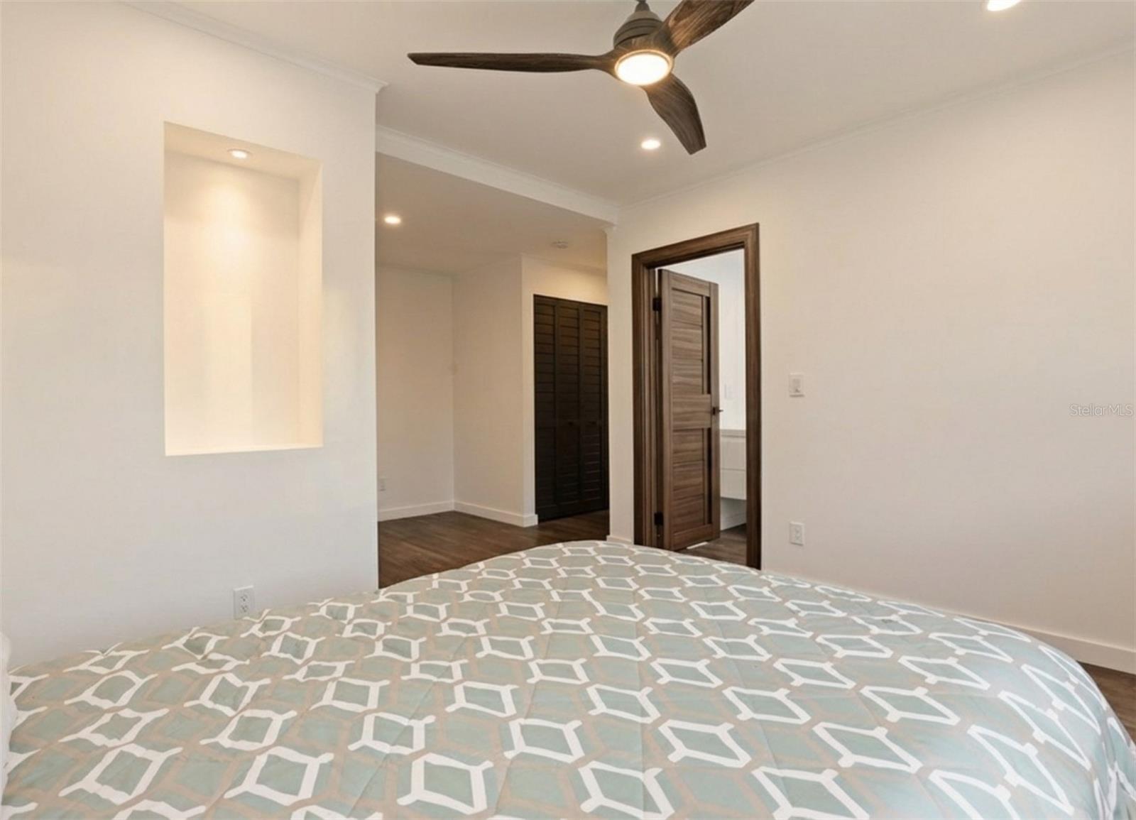 Image 21 of 55 For 4942 Hubner Circle