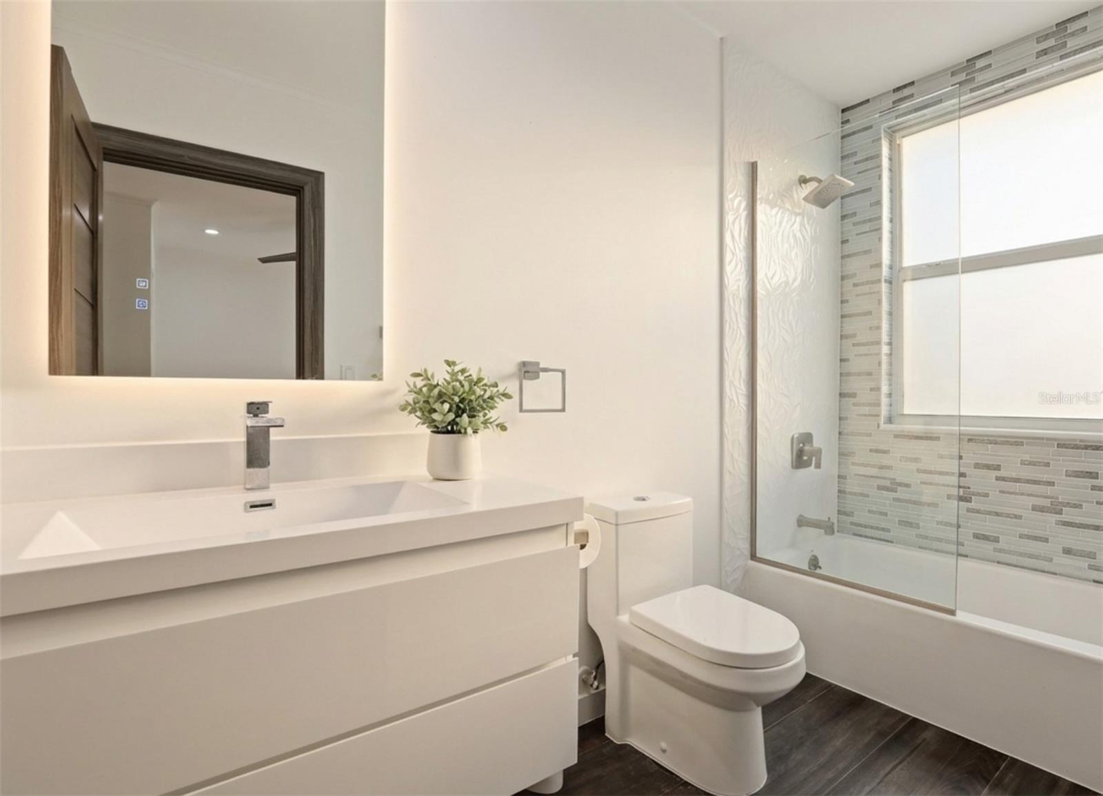 Image 22 of 55 For 4942 Hubner Circle