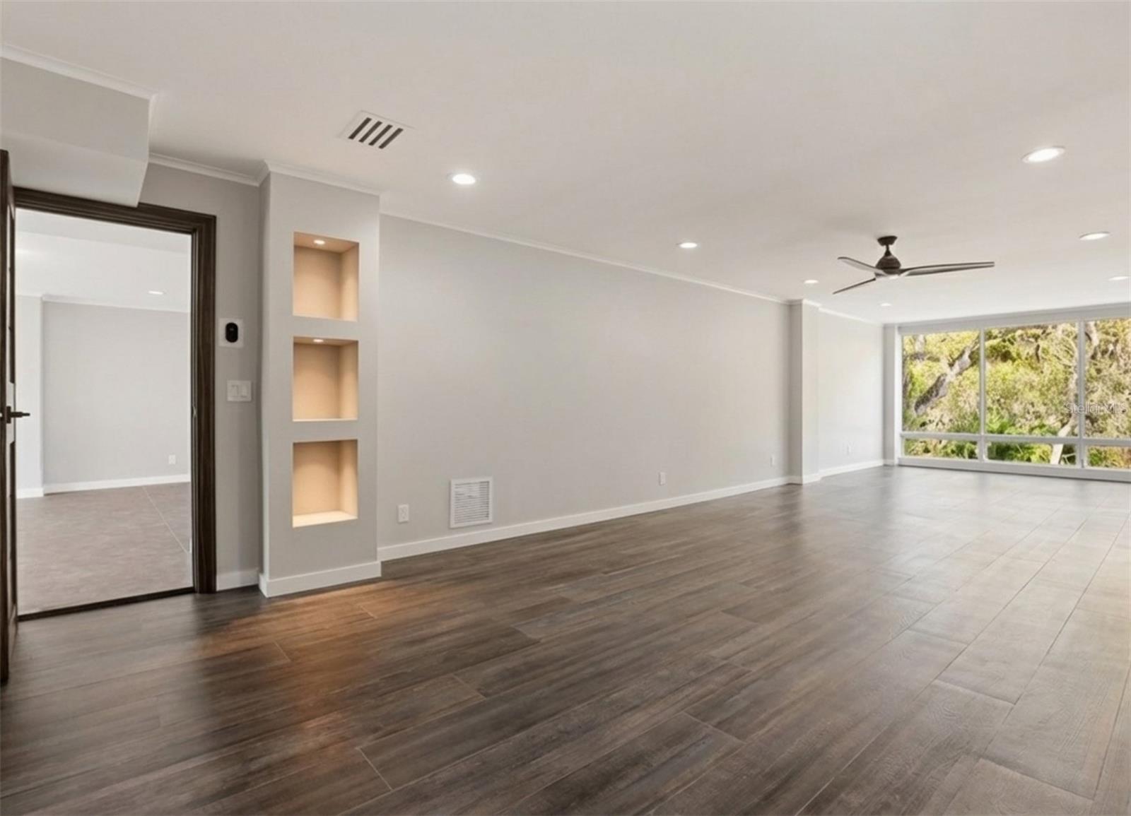 Image 34 of 55 For 4942 Hubner Circle