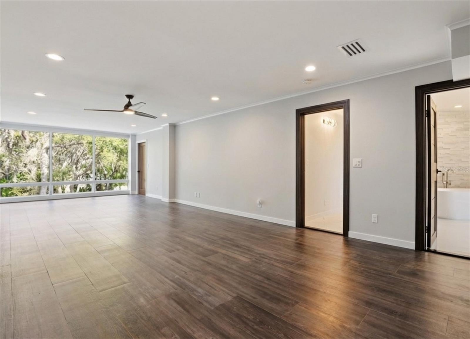 Image 35 of 55 For 4942 Hubner Circle