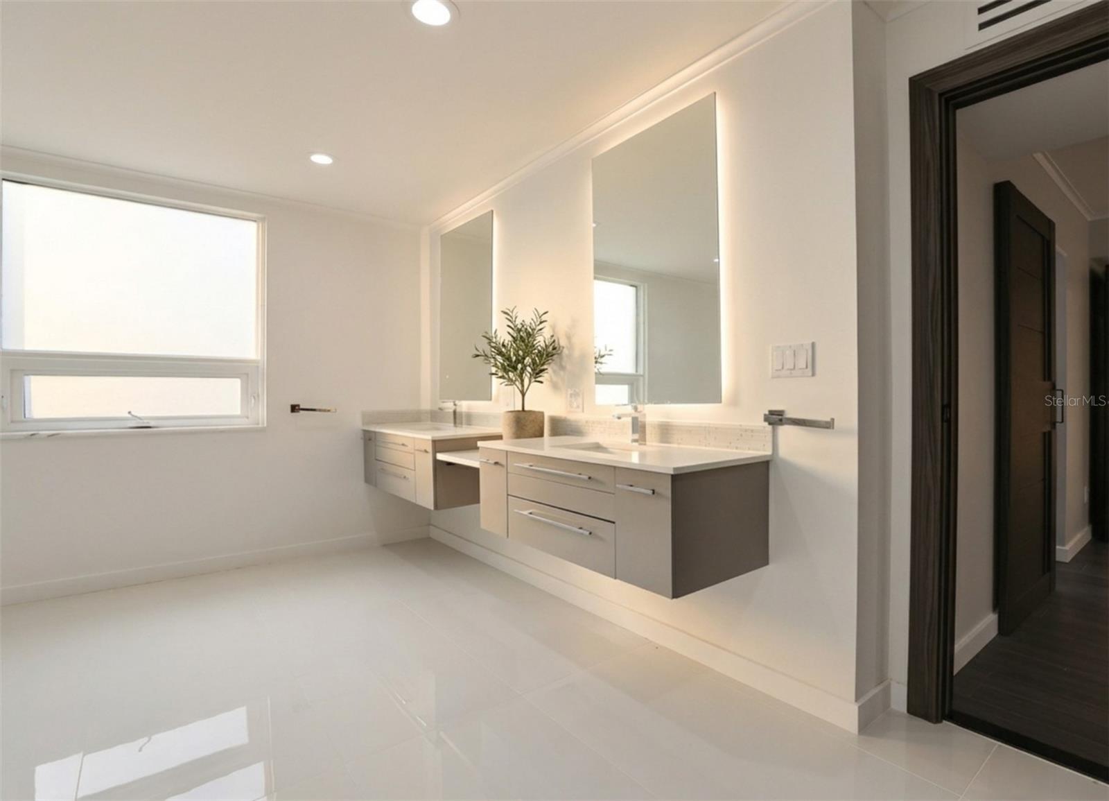 Image 38 of 55 For 4942 Hubner Circle