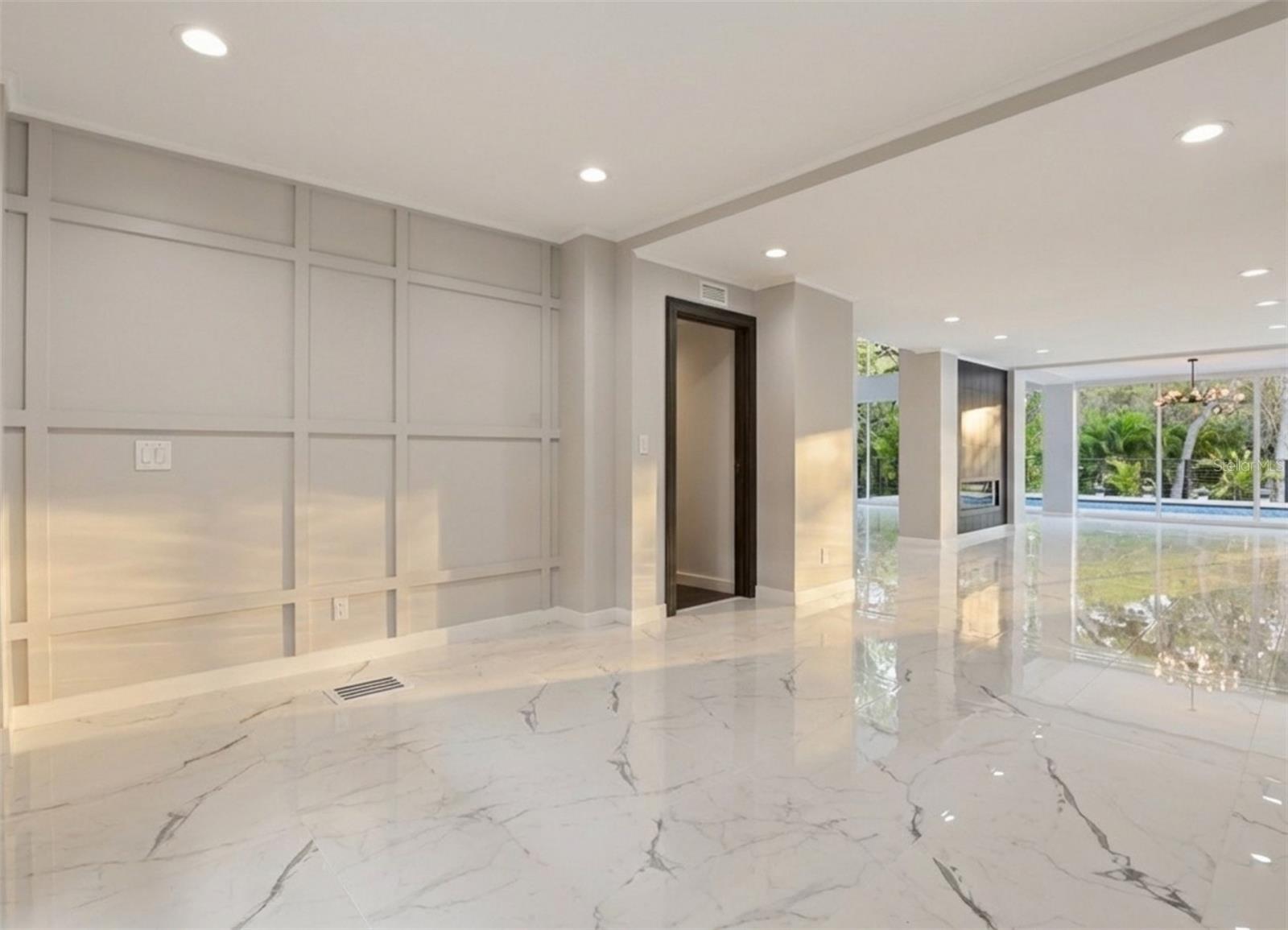 Image 5 of 55 For 4942 Hubner Circle